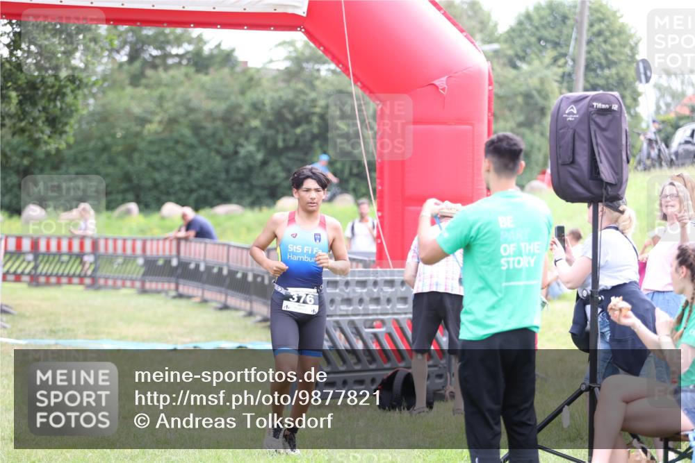 21.06.2026 - 29. Vierlanden-Triathlon Andreas Tolksdorf http://msf.ph/oto/9877821 21.06.2026 11:14:57 Ziel 358, 454, 358, 454 meine-sportfotos.de