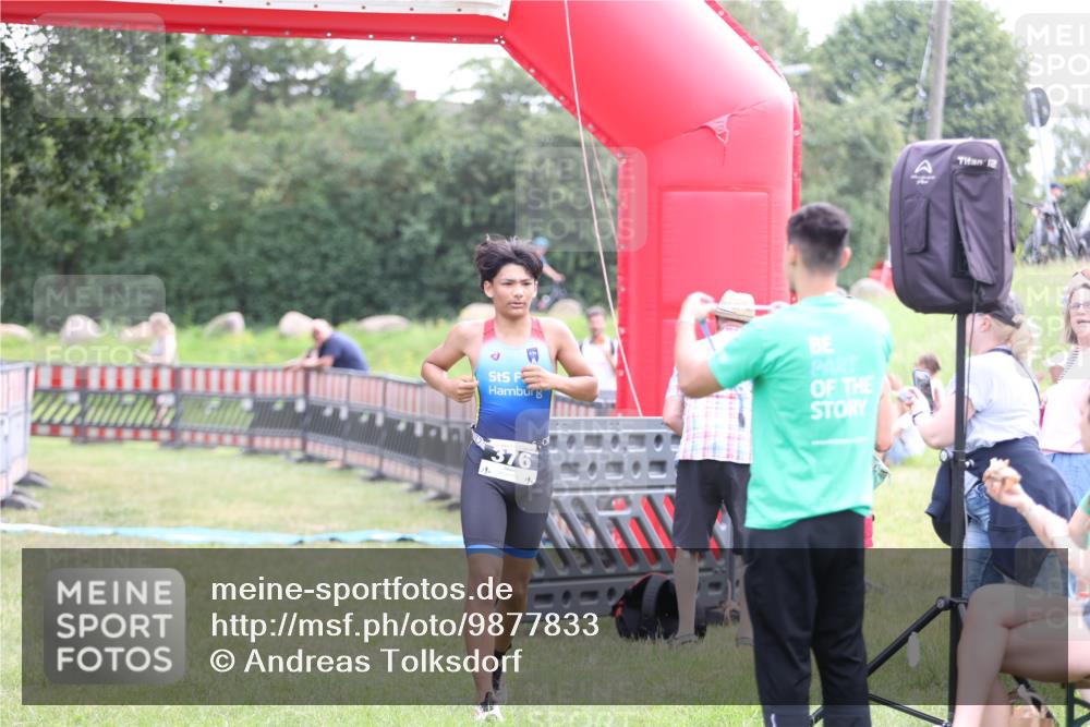 21.06.2026 - 29. Vierlanden-Triathlon Andreas Tolksdorf http://msf.ph/oto/9877833 21.06.2026 11:14:57 Ziel 358, 454, 358, 454 meine-sportfotos.de