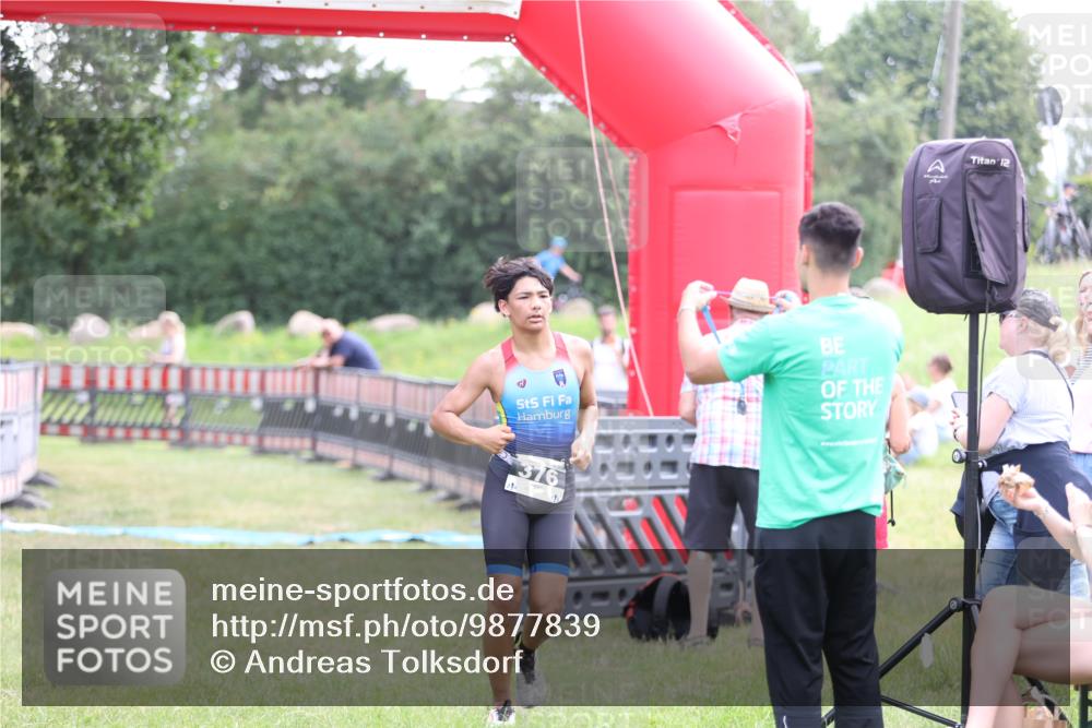 21.06.2026 - 29. Vierlanden-Triathlon Andreas Tolksdorf http://msf.ph/oto/9877839 21.06.2026 11:14:57 Ziel 358, 454, 358, 454 meine-sportfotos.de