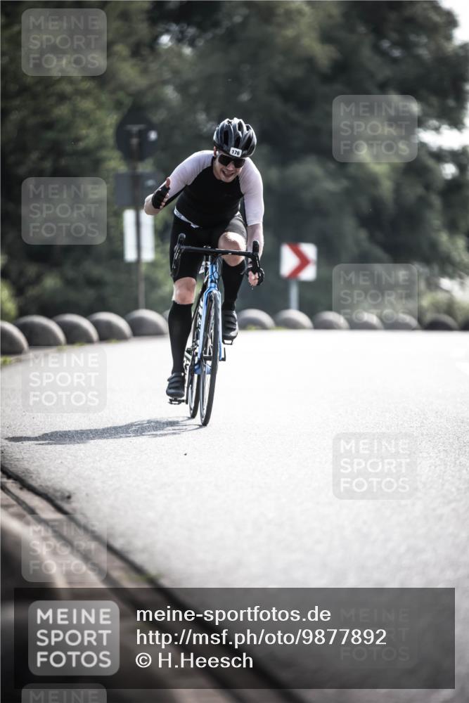 21.06.2026 - 29. Vierlanden-Triathlon H.Heesch http://msf.ph/oto/9877892 21.06.2026 09:05:47 Radfahren 176, 216 meine-sportfotos.de