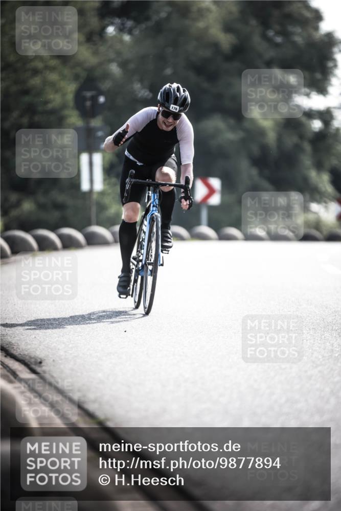 21.06.2026 - 29. Vierlanden-Triathlon H.Heesch http://msf.ph/oto/9877894 21.06.2026 09:05:47 Radfahren 176, 216 meine-sportfotos.de