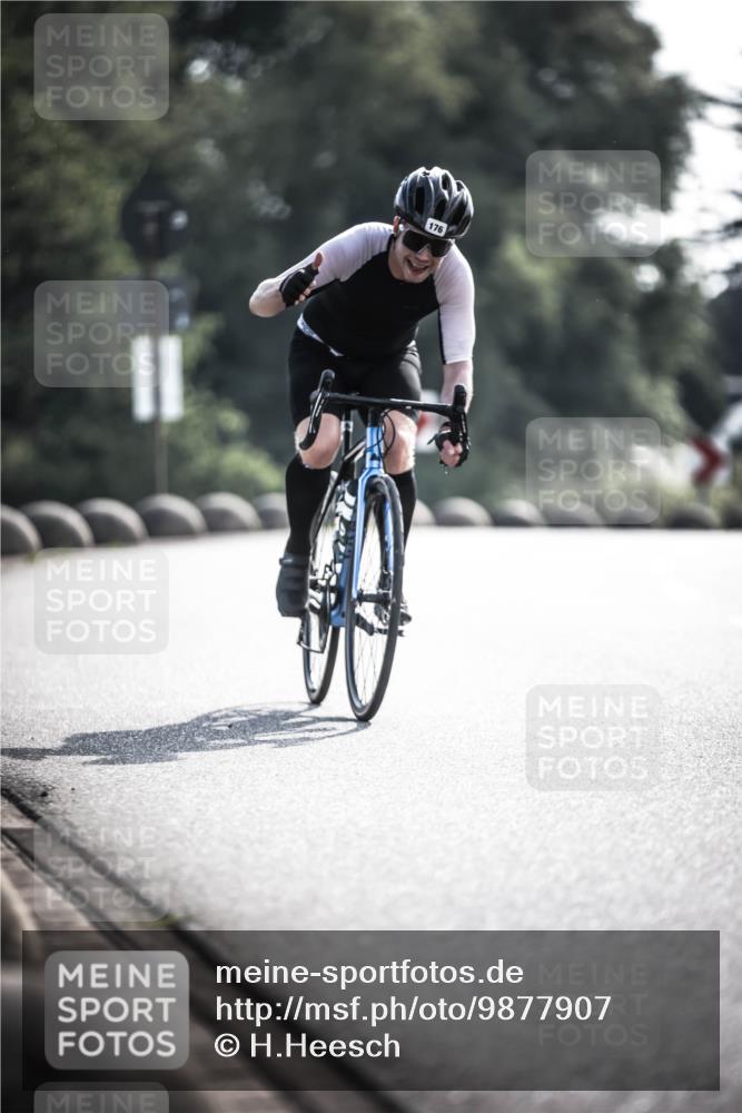 21.06.2026 - 29. Vierlanden-Triathlon H.Heesch http://msf.ph/oto/9877907 21.06.2026 09:05:47 Radfahren 176, 216 meine-sportfotos.de