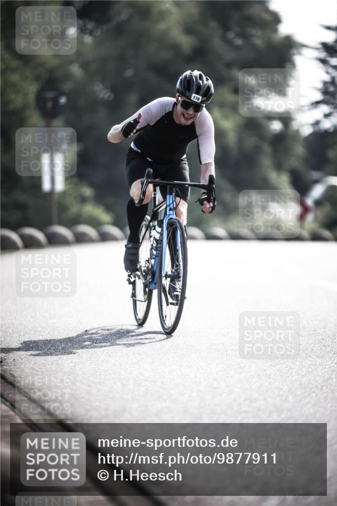 21.06.2026 - 29. Vierlanden-Triathlon H.Heesch http://msf.ph/oto/9877911 21.06.2026 09:05:47 Radfahren 176, 216 meine-sportfotos.de