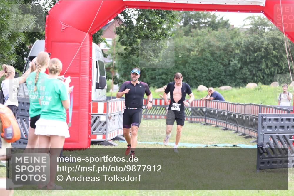 21.06.2026 - 29. Vierlanden-Triathlon Andreas Tolksdorf http://msf.ph/oto/9877912 21.06.2026 11:15:04 Ziel 358, 454, 542, 358, 454, 542 meine-sportfotos.de