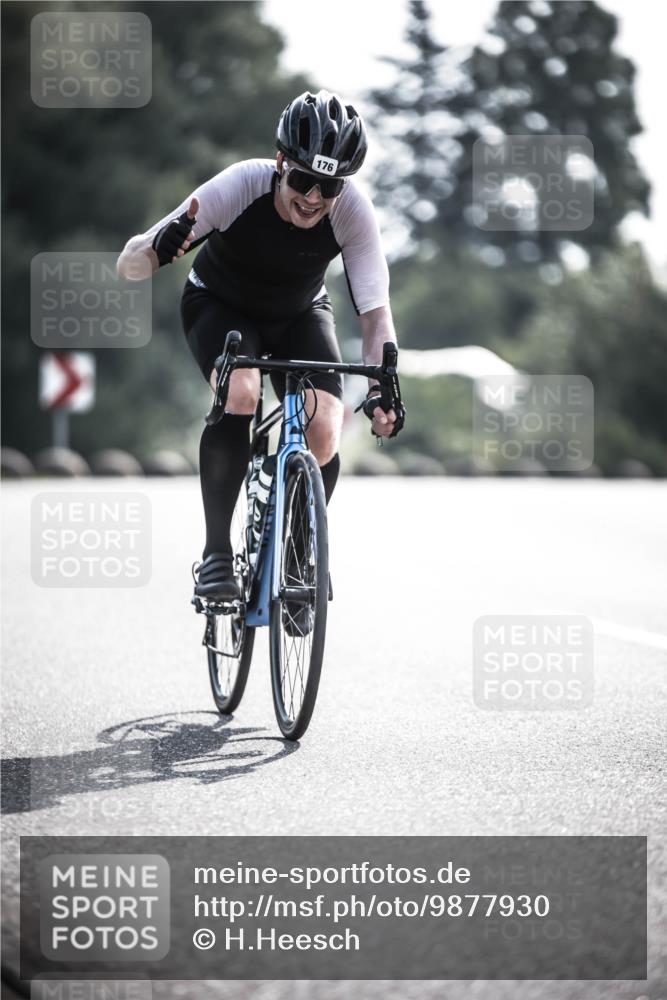 21.06.2026 - 29. Vierlanden-Triathlon H.Heesch http://msf.ph/oto/9877930 21.06.2026 09:05:48 Radfahren 176, 216 meine-sportfotos.de