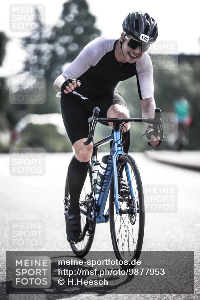 21.06.2026 - 29. Vierlanden-Triathlon H.Heesch http://msf.ph/oto/9877953 21.06.2026 09:05:48 Radfahren 176, 216 meine-sportfotos.de