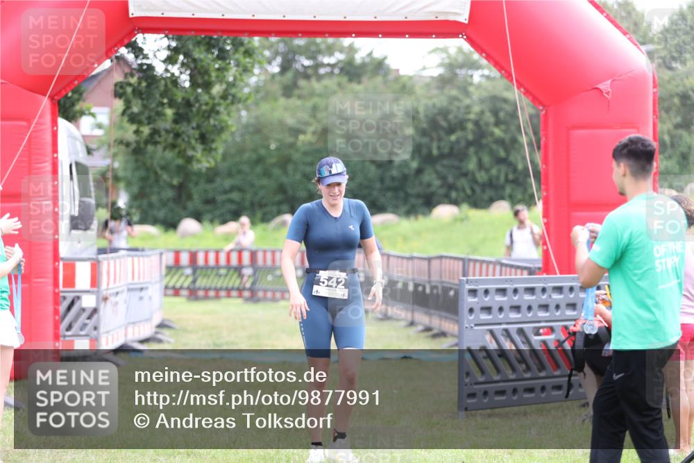 21.06.2026 - 29. Vierlanden-Triathlon Andreas Tolksdorf http://msf.ph/oto/9877991 21.06.2026 11:15:19 Ziel 473, 542, 473, 542 meine-sportfotos.de