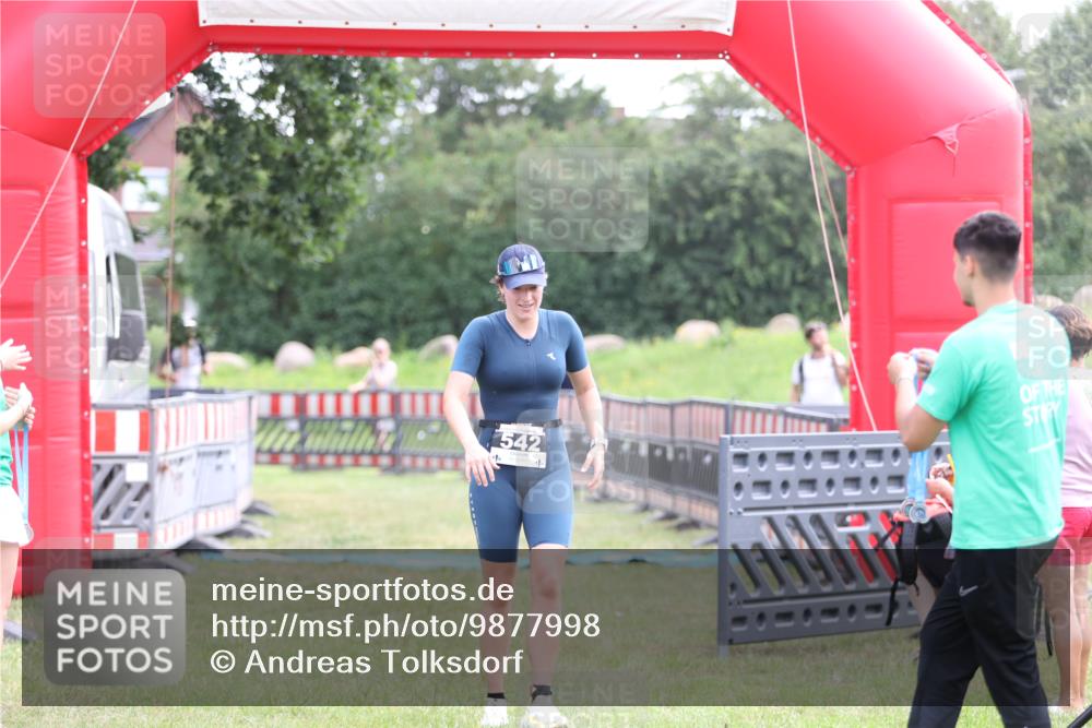 21.06.2026 - 29. Vierlanden-Triathlon Andreas Tolksdorf http://msf.ph/oto/9877998 21.06.2026 11:15:19 Ziel 473, 542, 473, 542 meine-sportfotos.de