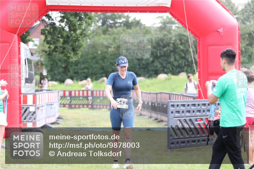 21.06.2026 - 29. Vierlanden-Triathlon Andreas Tolksdorf http://msf.ph/oto/9878003 21.06.2026 11:15:19 Ziel 473, 542, 473, 542 meine-sportfotos.de