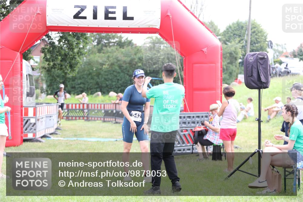 21.06.2026 - 29. Vierlanden-Triathlon Andreas Tolksdorf http://msf.ph/oto/9878053 21.06.2026 11:15:20 Ziel 473, 542, 473, 542 meine-sportfotos.de
