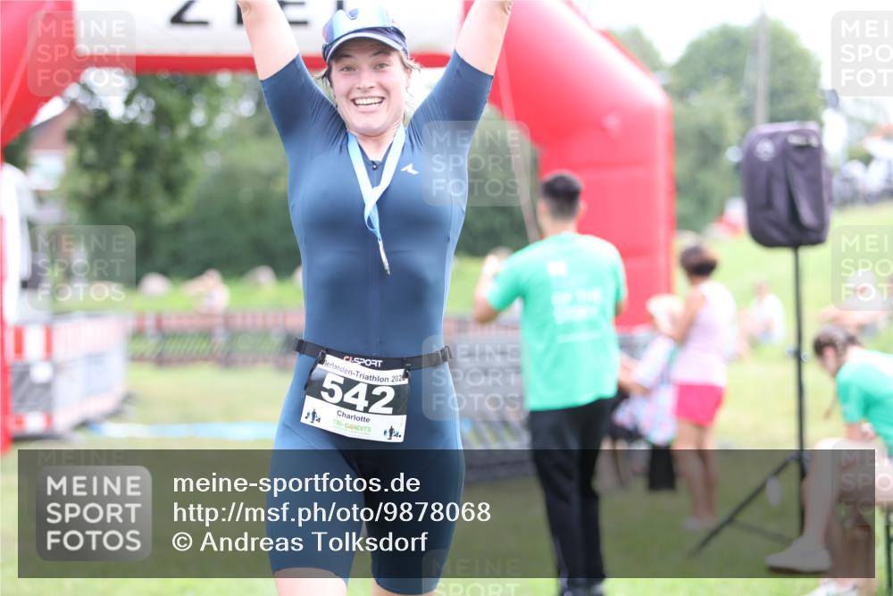 21.06.2026 - 29. Vierlanden-Triathlon Andreas Tolksdorf http://msf.ph/oto/9878068 21.06.2026 11:15:31 Ziel  meine-sportfotos.de
