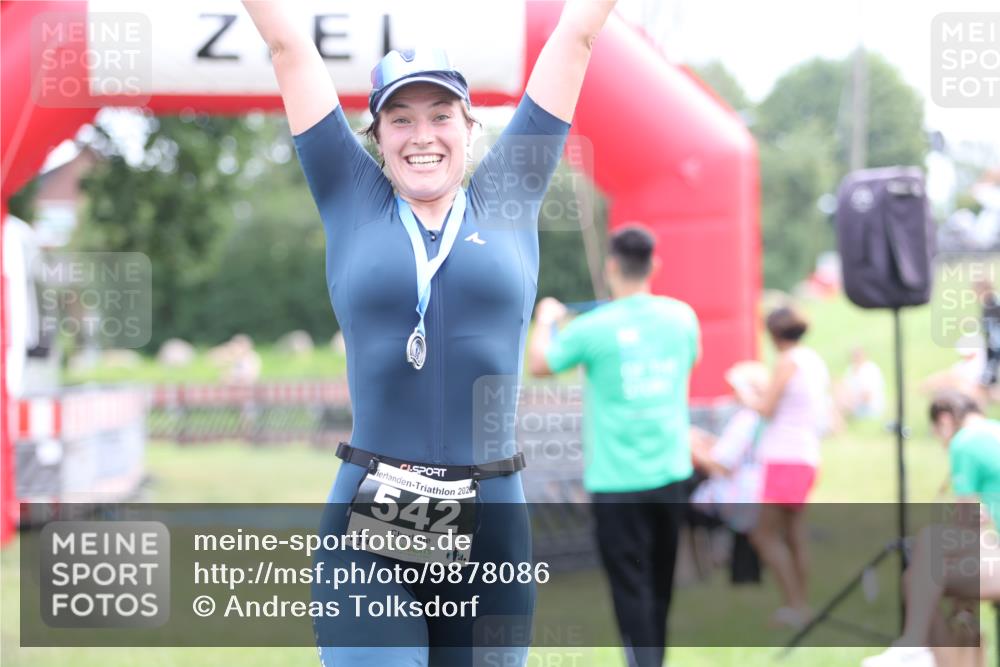 21.06.2026 - 29. Vierlanden-Triathlon Andreas Tolksdorf http://msf.ph/oto/9878086 21.06.2026 11:15:31 Ziel  meine-sportfotos.de