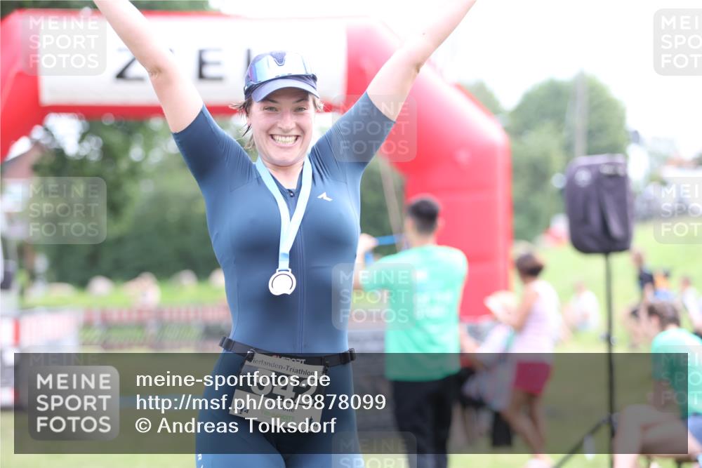 21.06.2026 - 29. Vierlanden-Triathlon Andreas Tolksdorf http://msf.ph/oto/9878099 21.06.2026 11:15:31 Ziel  meine-sportfotos.de