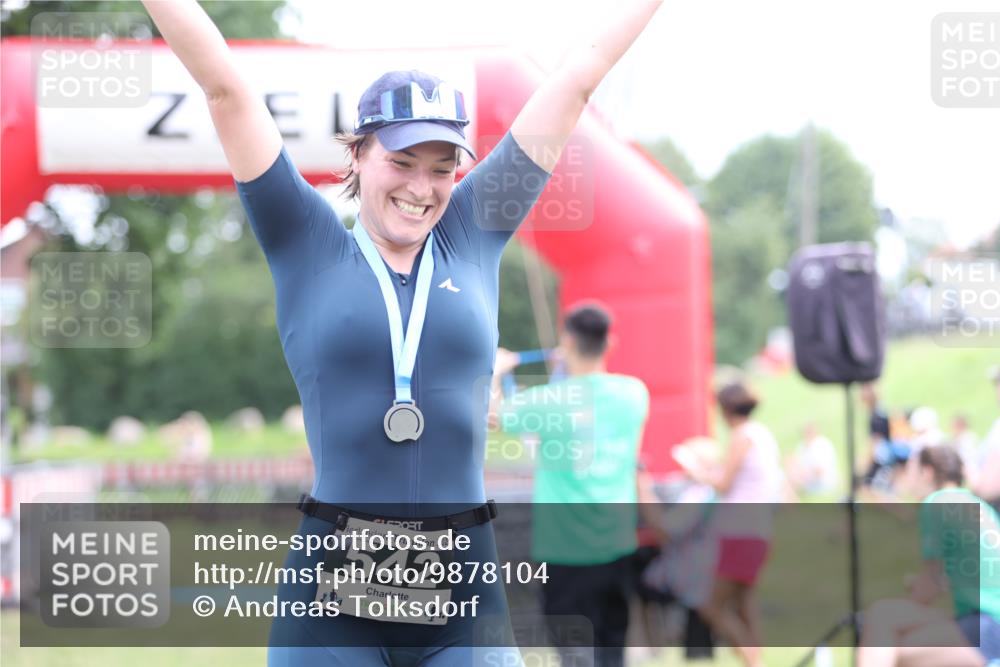 21.06.2026 - 29. Vierlanden-Triathlon Andreas Tolksdorf http://msf.ph/oto/9878104 21.06.2026 11:15:31 Ziel  meine-sportfotos.de