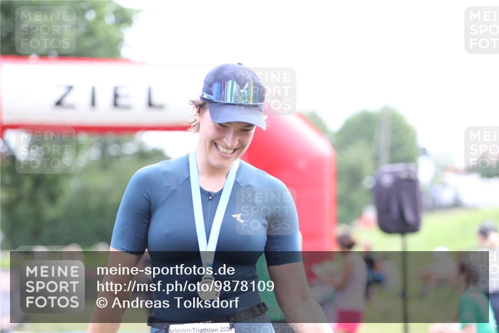 21.06.2026 - 29. Vierlanden-Triathlon Andreas Tolksdorf http://msf.ph/oto/9878109 21.06.2026 11:15:31 Ziel  meine-sportfotos.de