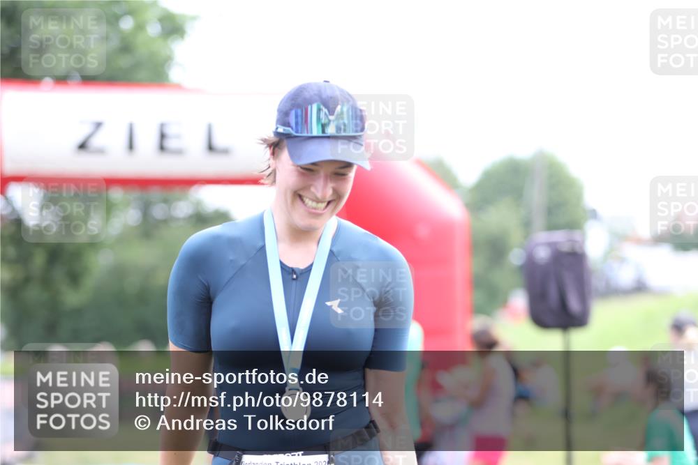 21.06.2026 - 29. Vierlanden-Triathlon Andreas Tolksdorf http://msf.ph/oto/9878114 21.06.2026 11:15:32 Ziel  meine-sportfotos.de