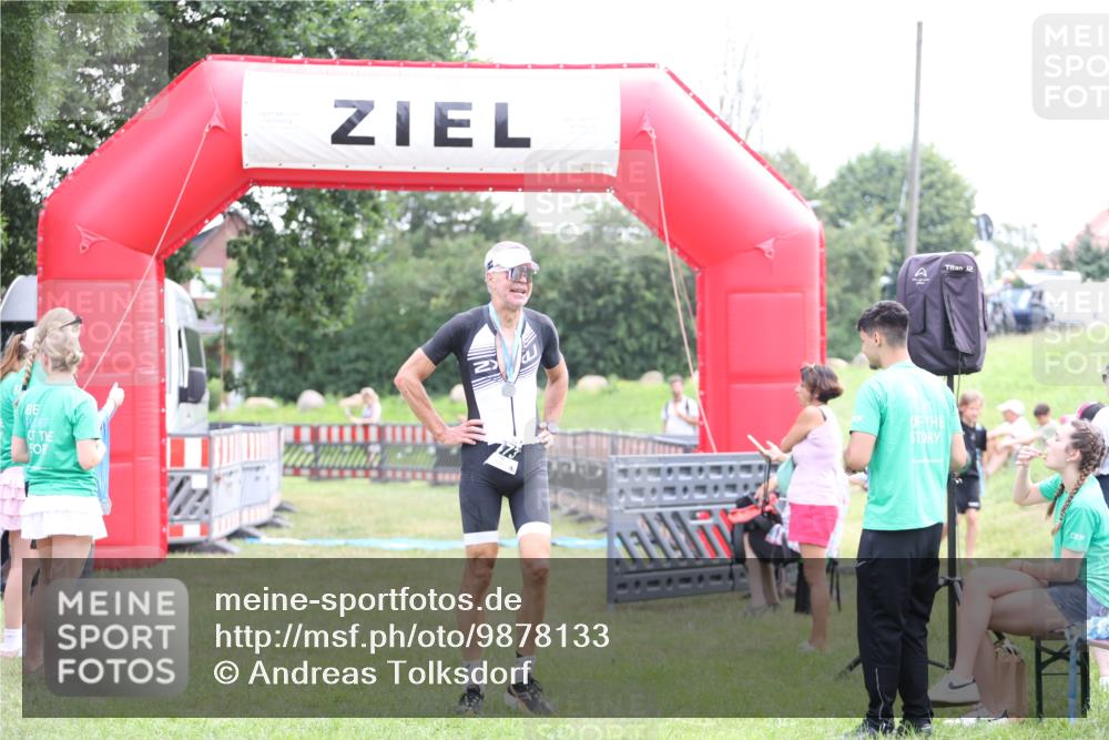 21.06.2026 - 29. Vierlanden-Triathlon Andreas Tolksdorf http://msf.ph/oto/9878133 21.06.2026 11:15:38 Ziel  meine-sportfotos.de