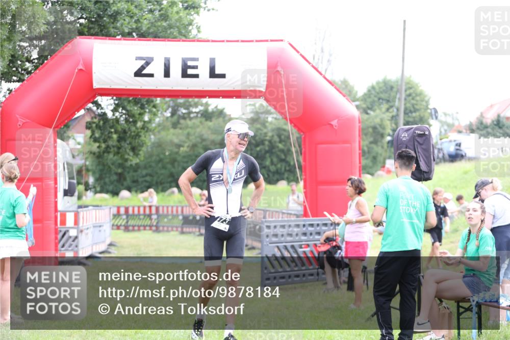 21.06.2026 - 29. Vierlanden-Triathlon Andreas Tolksdorf http://msf.ph/oto/9878184 21.06.2026 11:15:39 Ziel  meine-sportfotos.de