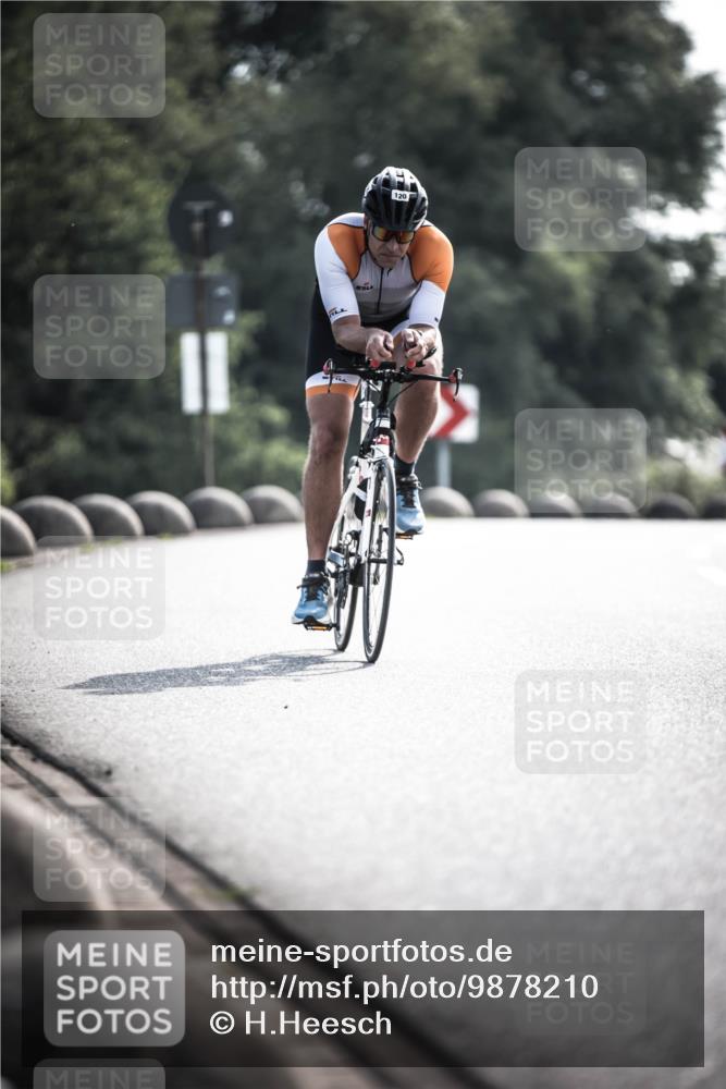 21.06.2026 - 29. Vierlanden-Triathlon H.Heesch http://msf.ph/oto/9878210 21.06.2026 09:07:16 Radfahren 120, 275 meine-sportfotos.de