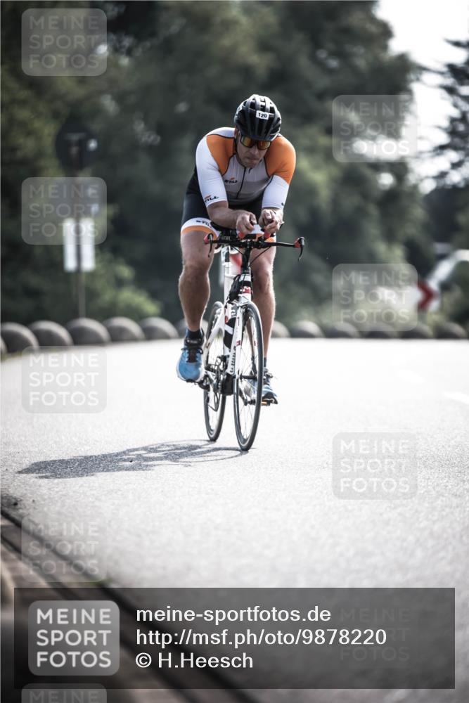 21.06.2026 - 29. Vierlanden-Triathlon H.Heesch http://msf.ph/oto/9878220 21.06.2026 09:07:16 Radfahren 120, 275 meine-sportfotos.de