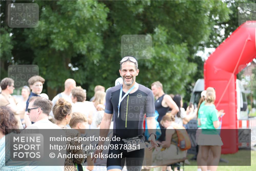 21.06.2026 - 29. Vierlanden-Triathlon Andreas Tolksdorf http://msf.ph/oto/9878351 21.06.2026 11:16:10 Ziel 313, 313 meine-sportfotos.de