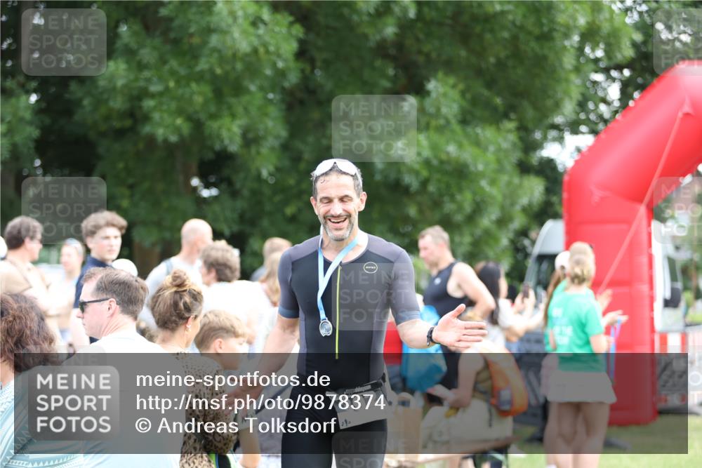 21.06.2026 - 29. Vierlanden-Triathlon Andreas Tolksdorf http://msf.ph/oto/9878374 21.06.2026 11:16:10 Ziel 313, 313 meine-sportfotos.de