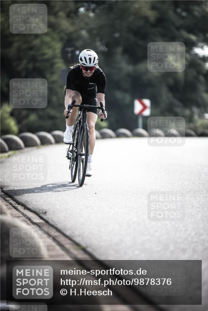 21.06.2026 - 29. Vierlanden-Triathlon H.Heesch http://msf.ph/oto/9878376 21.06.2026 09:07:49 Radfahren 242 meine-sportfotos.de