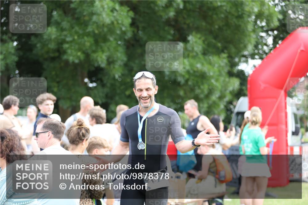 21.06.2026 - 29. Vierlanden-Triathlon Andreas Tolksdorf http://msf.ph/oto/9878378 21.06.2026 11:16:10 Ziel 313, 313 meine-sportfotos.de