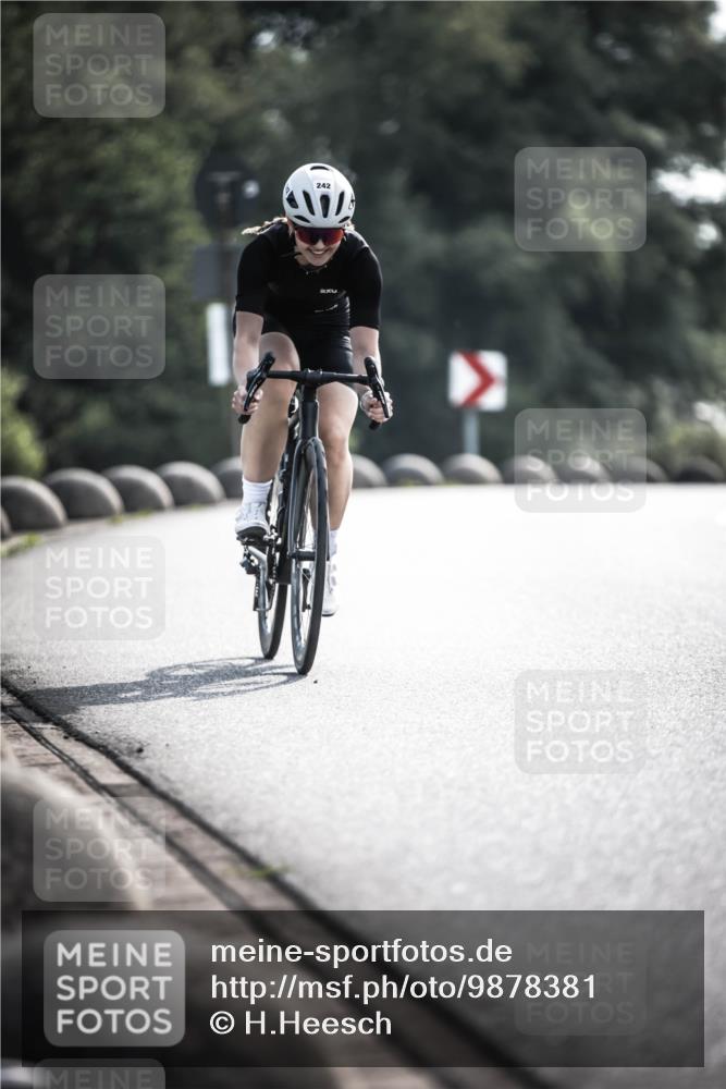 21.06.2026 - 29. Vierlanden-Triathlon H.Heesch http://msf.ph/oto/9878381 21.06.2026 09:07:49 Radfahren 242 meine-sportfotos.de