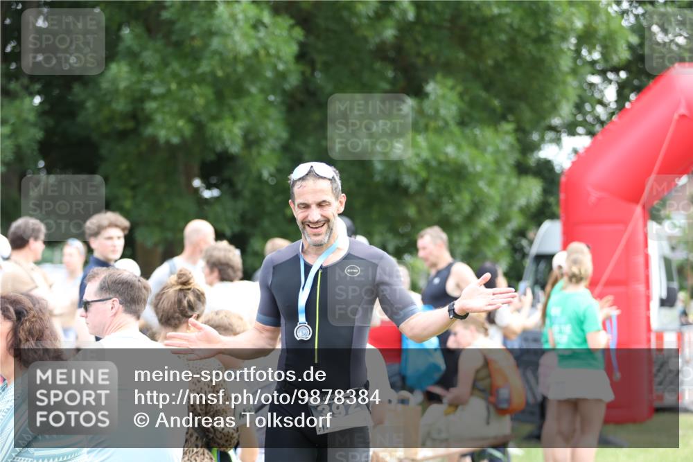 21.06.2026 - 29. Vierlanden-Triathlon Andreas Tolksdorf http://msf.ph/oto/9878384 21.06.2026 11:16:10 Ziel 313, 313 meine-sportfotos.de