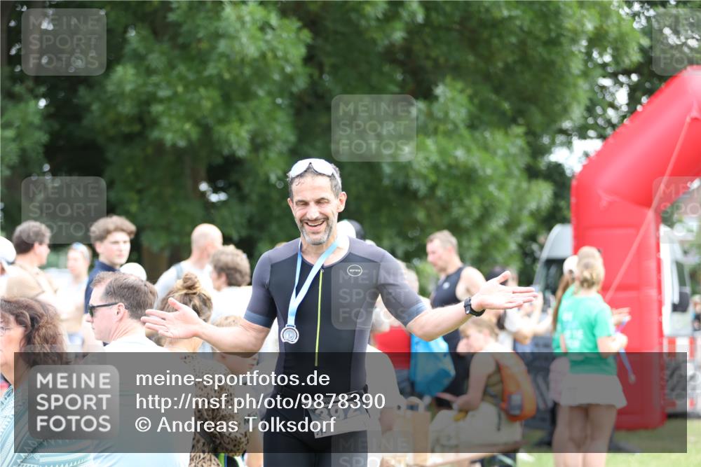 21.06.2026 - 29. Vierlanden-Triathlon Andreas Tolksdorf http://msf.ph/oto/9878390 21.06.2026 11:16:10 Ziel 313, 313 meine-sportfotos.de