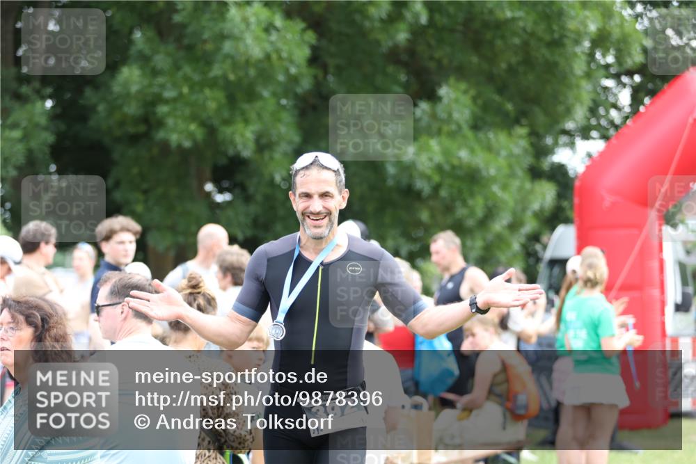 21.06.2026 - 29. Vierlanden-Triathlon Andreas Tolksdorf http://msf.ph/oto/9878396 21.06.2026 11:16:11 Ziel 313, 313 meine-sportfotos.de