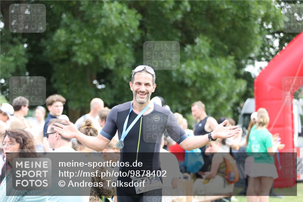 21.06.2026 - 29. Vierlanden-Triathlon Andreas Tolksdorf http://msf.ph/oto/9878402 21.06.2026 11:16:11 Ziel 313, 313 meine-sportfotos.de
