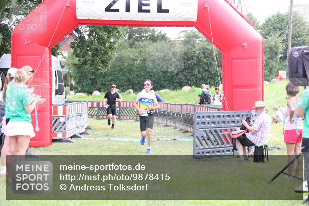 21.06.2026 - 29. Vierlanden-Triathlon Andreas Tolksdorf http://msf.ph/oto/9878415 21.06.2026 11:16:13 Ziel 313, 609, 313, 609 meine-sportfotos.de