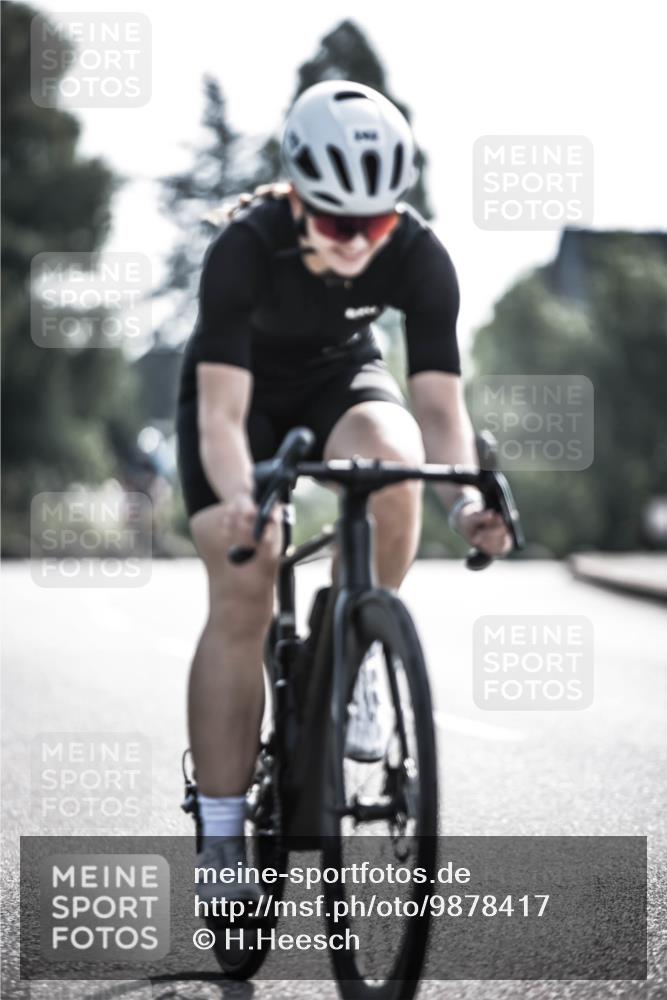 21.06.2026 - 29. Vierlanden-Triathlon H.Heesch http://msf.ph/oto/9878417 21.06.2026 09:07:50 Radfahren 213, 242 meine-sportfotos.de