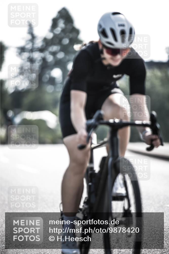 21.06.2026 - 29. Vierlanden-Triathlon H.Heesch http://msf.ph/oto/9878420 21.06.2026 09:07:51 Radfahren 213, 242 meine-sportfotos.de