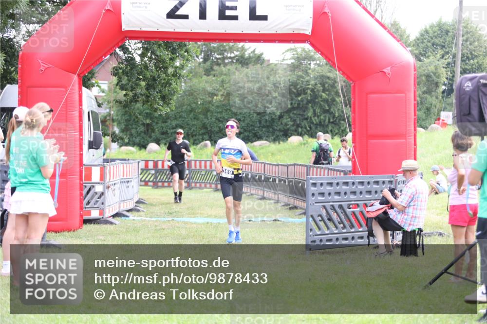 21.06.2026 - 29. Vierlanden-Triathlon Andreas Tolksdorf http://msf.ph/oto/9878433 21.06.2026 11:16:13 Ziel 313, 609, 313, 609 meine-sportfotos.de