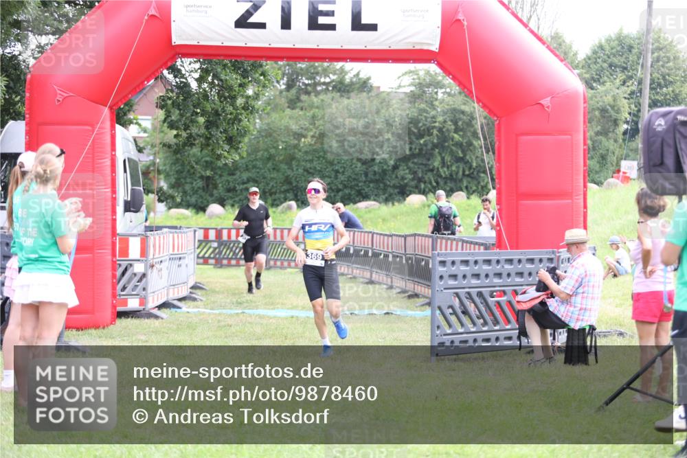 21.06.2026 - 29. Vierlanden-Triathlon Andreas Tolksdorf http://msf.ph/oto/9878460 21.06.2026 11:16:14 Ziel 313, 609, 313, 609 meine-sportfotos.de