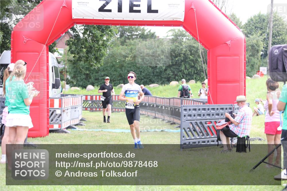 21.06.2026 - 29. Vierlanden-Triathlon Andreas Tolksdorf http://msf.ph/oto/9878468 21.06.2026 11:16:14 Ziel 313, 609, 313, 609 meine-sportfotos.de