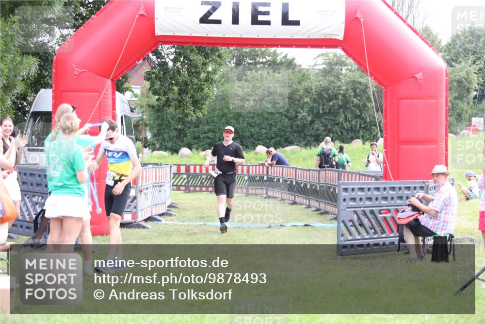 21.06.2026 - 29. Vierlanden-Triathlon Andreas Tolksdorf http://msf.ph/oto/9878493 21.06.2026 11:16:16 Ziel 313, 609, 313, 609 meine-sportfotos.de