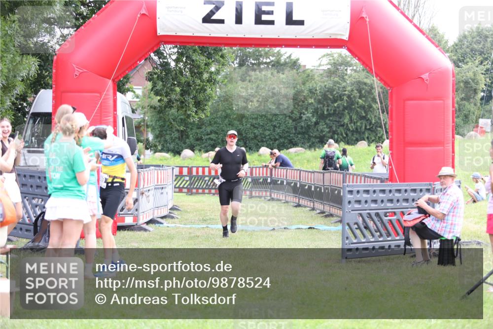 21.06.2026 - 29. Vierlanden-Triathlon Andreas Tolksdorf http://msf.ph/oto/9878524 21.06.2026 11:16:16 Ziel 313, 609, 313, 609 meine-sportfotos.de