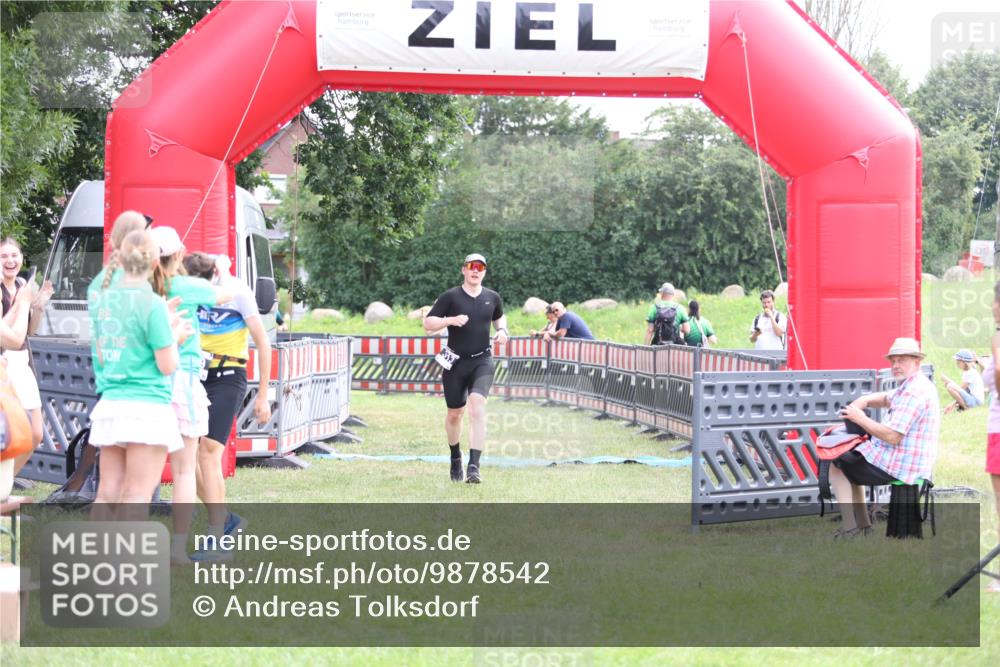 21.06.2026 - 29. Vierlanden-Triathlon Andreas Tolksdorf http://msf.ph/oto/9878542 21.06.2026 11:16:16 Ziel 313, 609, 313, 609 meine-sportfotos.de