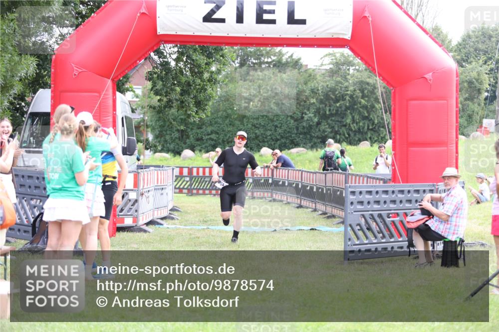 21.06.2026 - 29. Vierlanden-Triathlon Andreas Tolksdorf http://msf.ph/oto/9878574 21.06.2026 11:16:16 Ziel 313, 609, 313, 609 meine-sportfotos.de