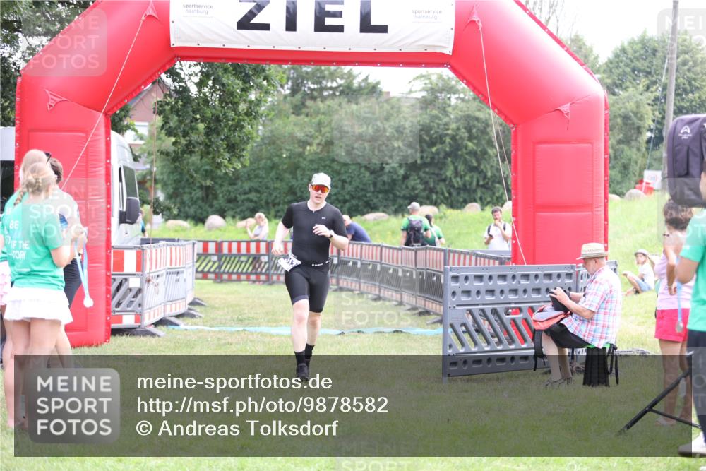 21.06.2026 - 29. Vierlanden-Triathlon Andreas Tolksdorf http://msf.ph/oto/9878582 21.06.2026 11:16:17 Ziel 313, 609, 313, 609 meine-sportfotos.de