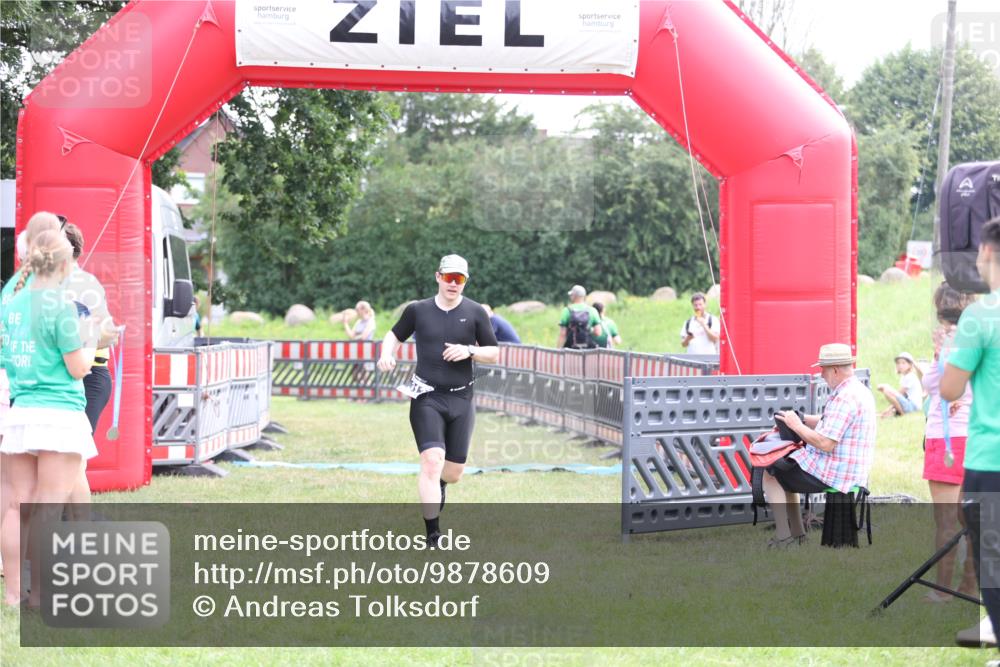 21.06.2026 - 29. Vierlanden-Triathlon Andreas Tolksdorf http://msf.ph/oto/9878609 21.06.2026 11:16:17 Ziel 313, 609, 313, 609 meine-sportfotos.de