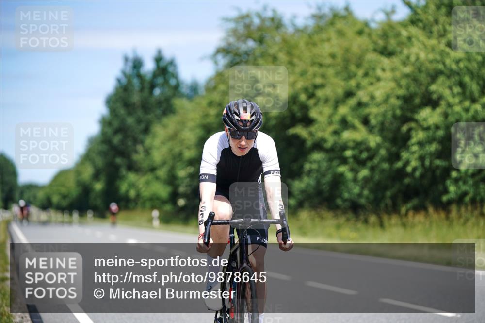 21.06.2026 - Viking Triathlon Michael Burmester http://msf.ph/oto/9878645 21.06.2026 13:08:45 Radfahren 207, 207, 262, 318, 439 meine-sportfotos.de