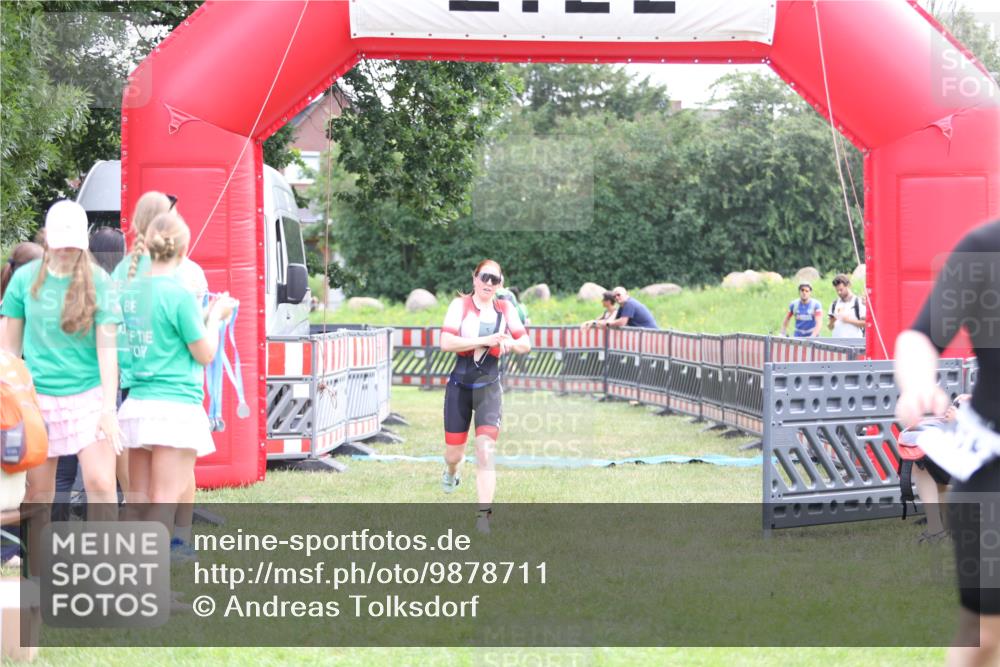 21.06.2026 - 29. Vierlanden-Triathlon Andreas Tolksdorf http://msf.ph/oto/9878711 21.06.2026 11:16:25 Ziel 449, 609, 449, 609 meine-sportfotos.de