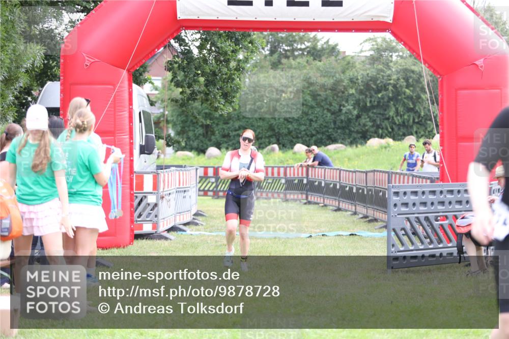 21.06.2026 - 29. Vierlanden-Triathlon Andreas Tolksdorf http://msf.ph/oto/9878728 21.06.2026 11:16:25 Ziel 449, 609, 449, 609 meine-sportfotos.de