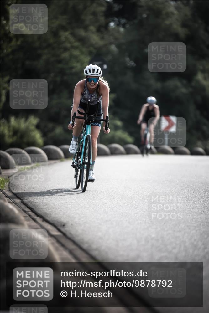 21.06.2026 - 29. Vierlanden-Triathlon H.Heesch http://msf.ph/oto/9878792 21.06.2026 09:09:53 Radfahren 229, 240 meine-sportfotos.de