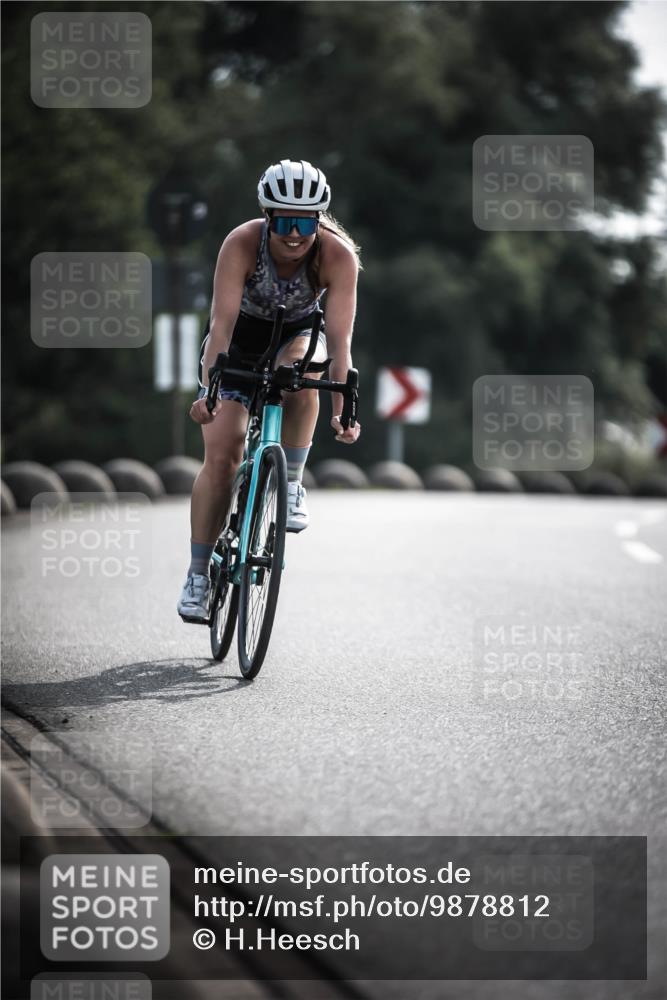 21.06.2026 - 29. Vierlanden-Triathlon H.Heesch http://msf.ph/oto/9878812 21.06.2026 09:09:54 Radfahren 229, 240 meine-sportfotos.de